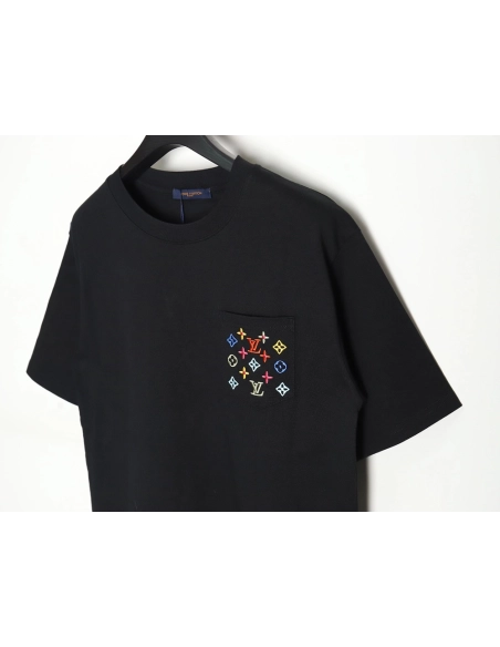 Reps Louis Vuitton Pocket Colorful Presbyopia Colorful Embroidered Short Sleeve T-Shirt,All order with free shipping Reps Louis 