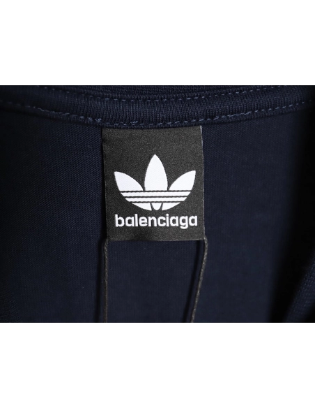 Balenciaga x Adidas reversible logo embroidered short-sleeved T-shirt,All order with free shipping Balenciaga