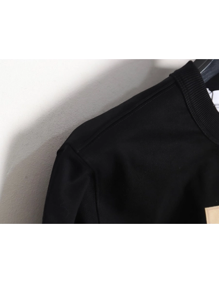 Burberry 22Fw patch label crew neck sweatshirt,Burberry Sweatshirt,Sweatshirt,APPAREL