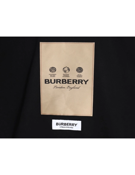 Burberry 22Fw patch label crew neck sweatshirt,Burberry Sweatshirt,Sweatshirt,APPAREL