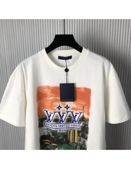 Louis Vuitton Embellished Graphic Cotton T-Shirt 1AHCKN,Louis Vuitton T Shirt,Tshirt,Low price high quality.