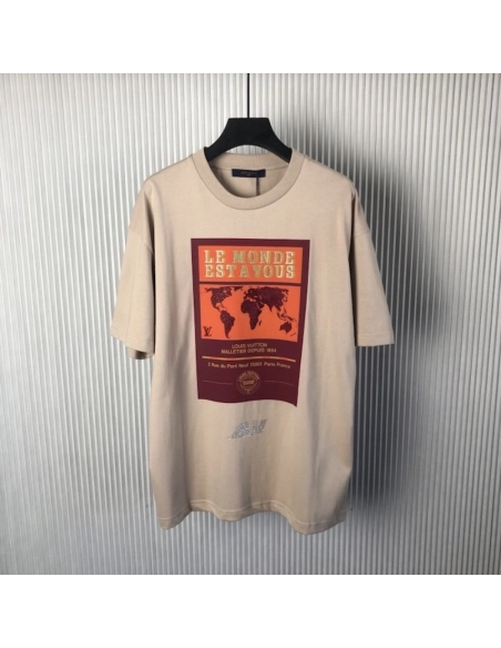 Louis Vuitton Embellished Graphic Cotton T-Shirt 1AHCKV,Louis Vuitton T Shirt,Tshirt,Low price high quality.
