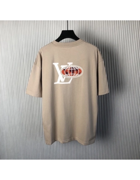 Louis Vuitton Embellished Graphic Cotton T-Shirt 1AHCKV,Louis Vuitton T Shirt,Tshirt,Low price high quality.