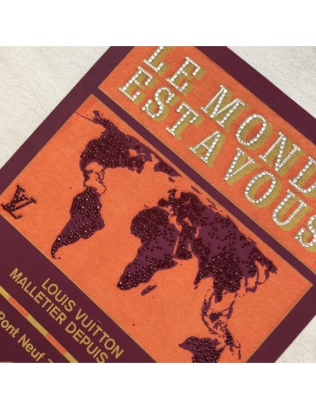 Louis Vuitton Embellished Graphic Cotton T-Shirt 1AHCKV,Louis Vuitton T Shirt,Tshirt,Low price high quality.