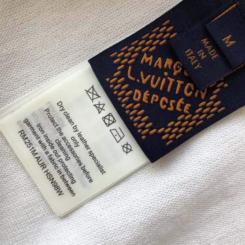 Louis Vuitton VVN Patch Short-Sleeved Cotton Crewneck 1AHCWB,Louis Vuitton T Shirt,Tshirt,Low price high quality.