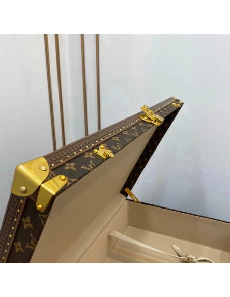 Louis Vuitton Bags M21325