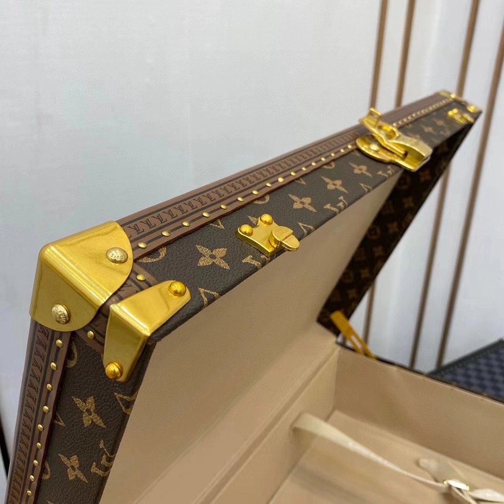 Louis Vuitton Bags M21325