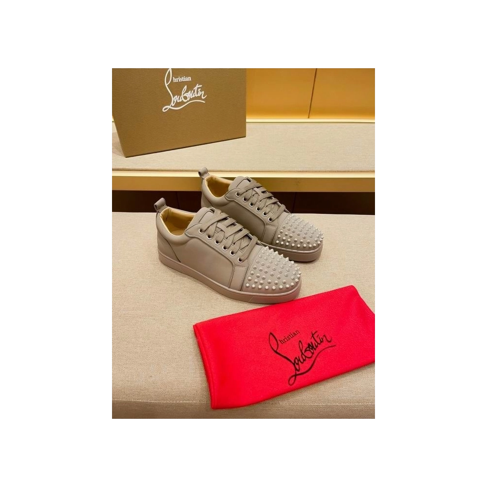 Discount Christian Louboutin Louis Junior Spikes Low-top Sneakers Leather Saharienne Outlet