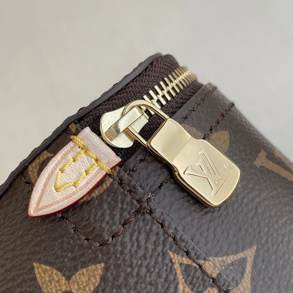Louis Vuitton Bags M43689 22.4X8.5X14cm