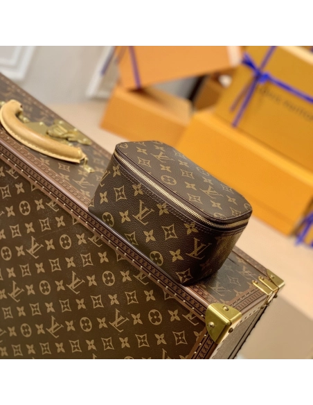 Louis Vuitton Bags M43688 17X8.5X9.5cm