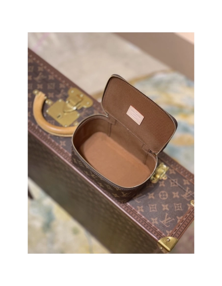 Louis Vuitton Bags M43688 17X8.5X9.5cm