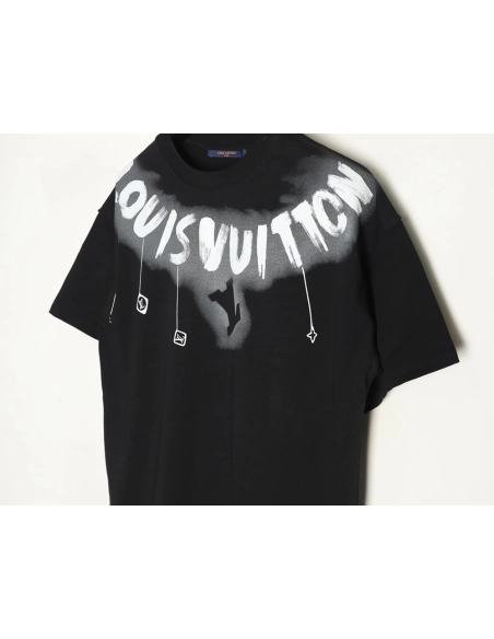 Louis Vuitton collar graffiti letters printed large logo shortsleeved Tshirt,cheap Louis Vuitton