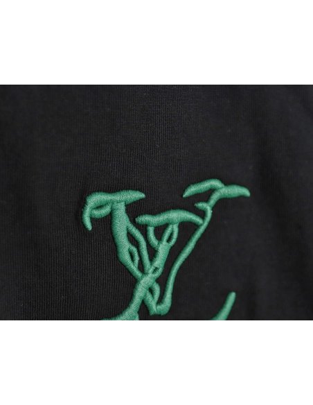 Louis Vuitton embroidered logo badge shortsleeved Tshirt,cheap Louis Vuitton