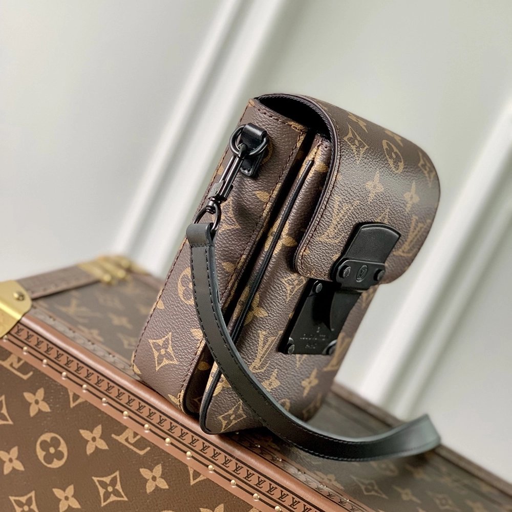 Louis Vuitton Bags M81522 12X19X7cm