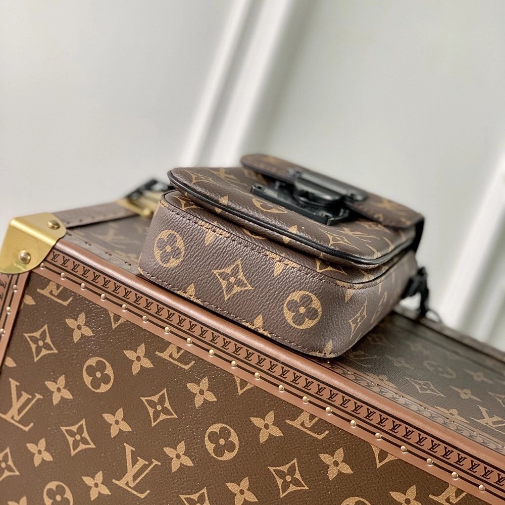 Louis Vuitton Bags M81522 12X19X7cm