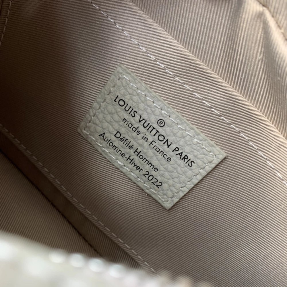Louis Vuitton Bags M81606 18.5X13X8cm