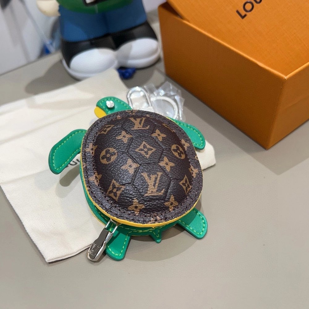 Louis Vuitton Turtle Pouch Bag Charm Brown M01471,Keychain