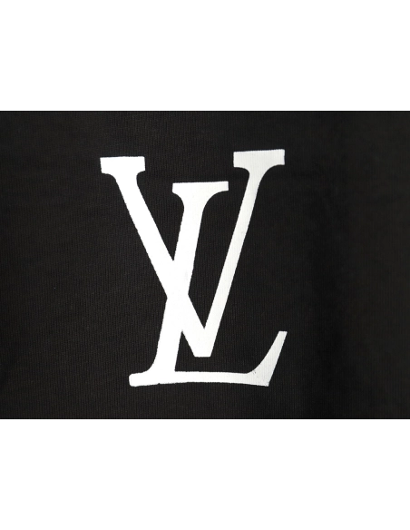 Louis Vuitton signature logo print shortsleeved Tshirt,Louis Vuitton T Shirt,Tshirt,APPAREL