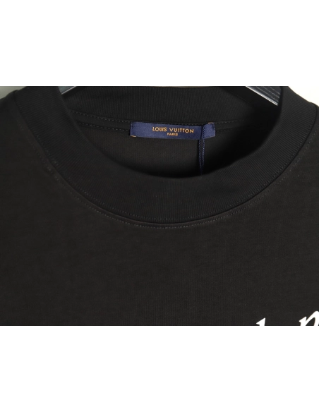 Louis Vuitton signature logo print shortsleeved Tshirt,Louis Vuitton T Shirt,Tshirt,APPAREL