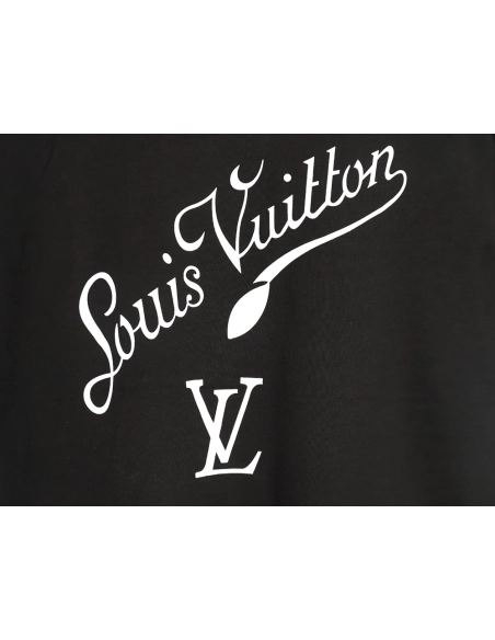 Louis Vuitton signature logo print shortsleeved Tshirt,Louis Vuitton T Shirt,Tshirt,APPAREL