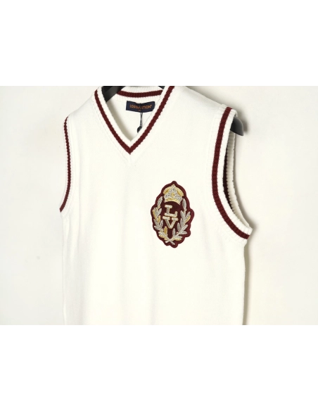 Louis Vuitton badge contrast lettering embroidered knitted vest,Chanel