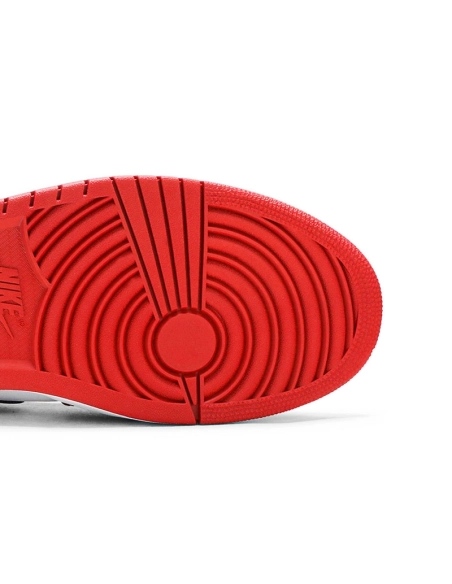 AIR JORDAN 1 MID CHICAGO 554724 173,AIR JORDAN 1 MID,Air Jordan