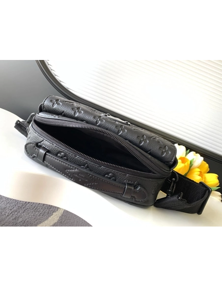 Louis Vuitton S Lock Messenger M58489 22X18X8cm,Louis Vuitton Bags,BAGS