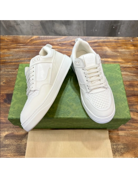 FashionStatement,GUCCI,IconicStyle,ItalianCraftsmanship,LuxuryFootwear,SNEAKER