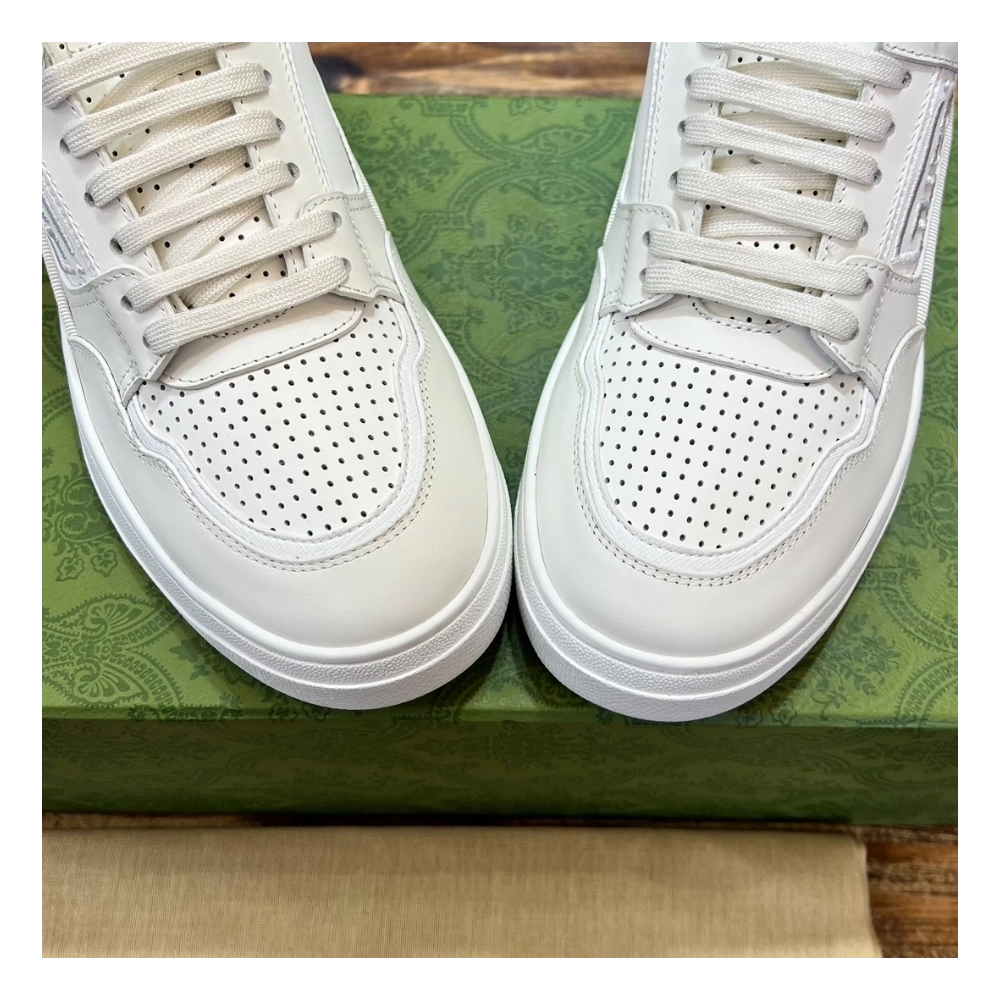 FashionStatement,GUCCI,IconicStyle,ItalianCraftsmanship,LuxuryFootwear,SNEAKER