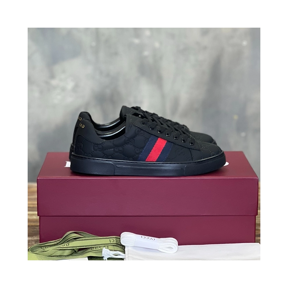 FashionStatement,GUCCI,IconicStyle,ItalianCraftsmanship,LuxuryFootwear,SNEAKER