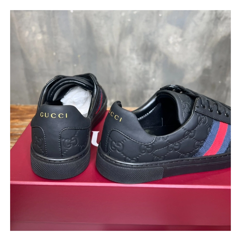 FashionStatement,GUCCI,IconicStyle,ItalianCraftsmanship,LuxuryFootwear,SNEAKER
