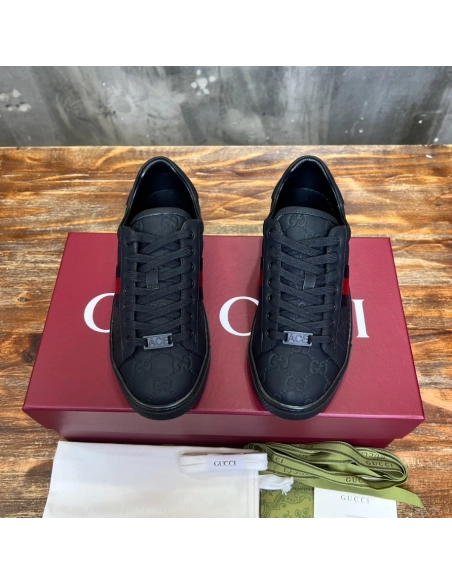 FashionStatement,GUCCI,IconicStyle,ItalianCraftsmanship,LuxuryFootwear,SNEAKER