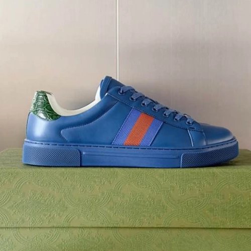 FashionStatement,GUCCI,IconicStyle,ItalianCraftsmanship,LuxuryFootwear,SNEAKER