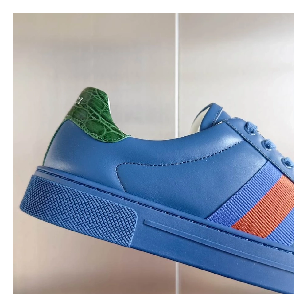 FashionStatement,GUCCI,IconicStyle,ItalianCraftsmanship,LuxuryFootwear,SNEAKER