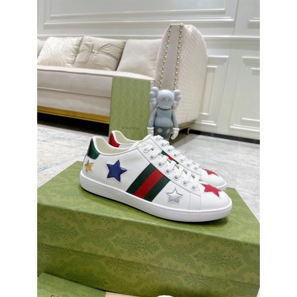 GUCCI,IconicStyle,ItalianCraftsmanship,LOW-TOP,LuxuryFootwear,SNEAKER