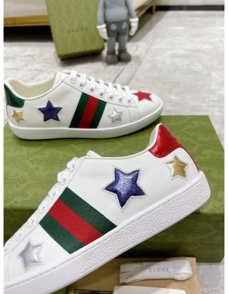 GUCCI,IconicStyle,ItalianCraftsmanship,LOW-TOP,LuxuryFootwear,SNEAKER