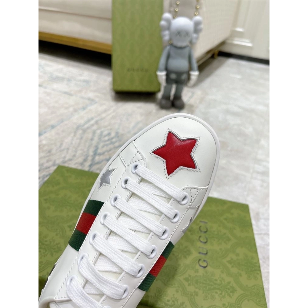 GUCCI,IconicStyle,ItalianCraftsmanship,LOW-TOP,LuxuryFootwear,SNEAKER