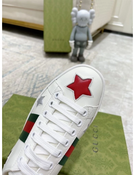 GUCCI,IconicStyle,ItalianCraftsmanship,LOW-TOP,LuxuryFootwear,SNEAKER