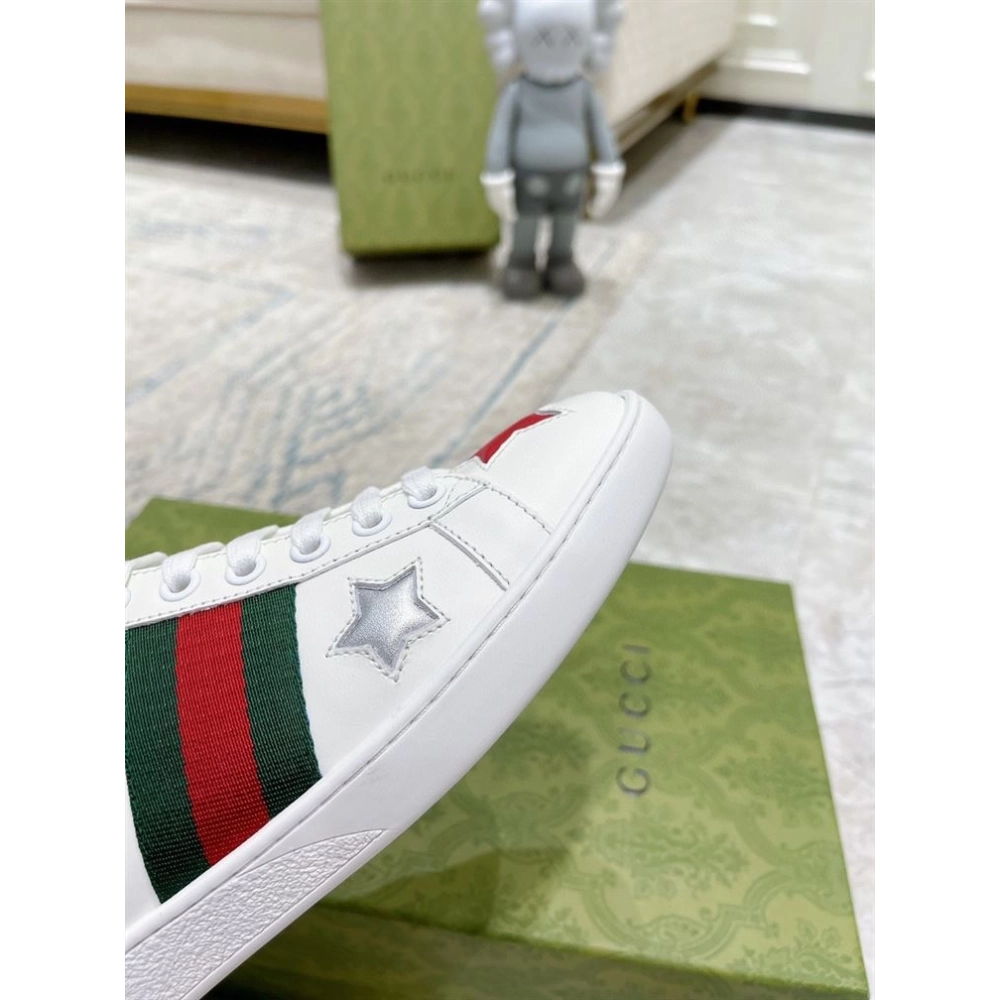 GUCCI,IconicStyle,ItalianCraftsmanship,LOW-TOP,LuxuryFootwear,SNEAKER
