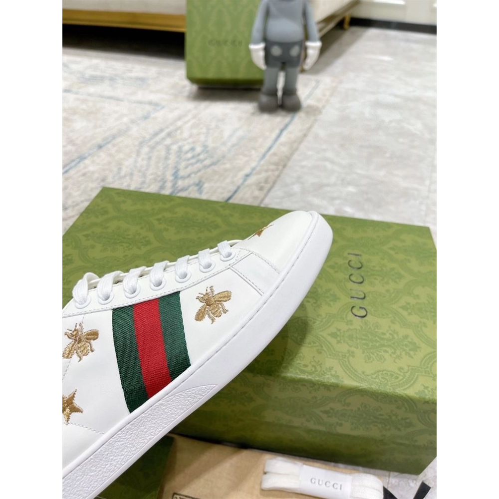 GUCCI,IconicStyle,ItalianCraftsmanship,LOW-TOP,LuxuryFootwear,SNEAKER