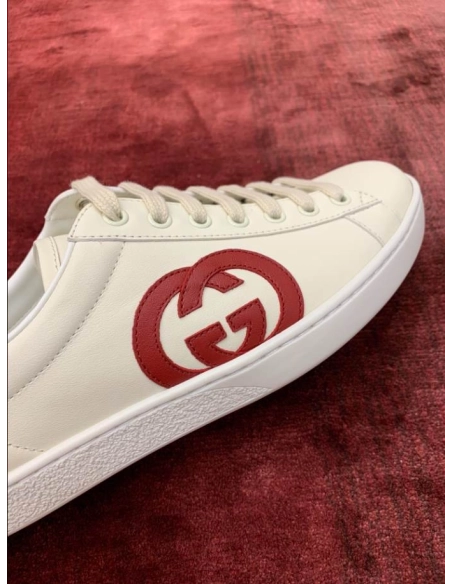 FashionStatement,GUCCI,IconicStyle,ItalianCraftsmanship,LuxuryFootwear,SNEAKER