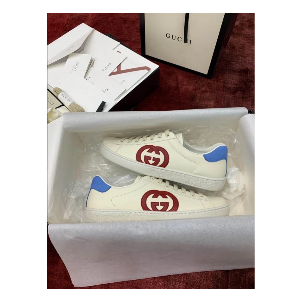 FashionStatement,GUCCI,IconicStyle,ItalianCraftsmanship,LuxuryFootwear,SNEAKER