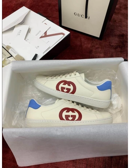 FashionStatement,GUCCI,IconicStyle,ItalianCraftsmanship,LuxuryFootwear,SNEAKER