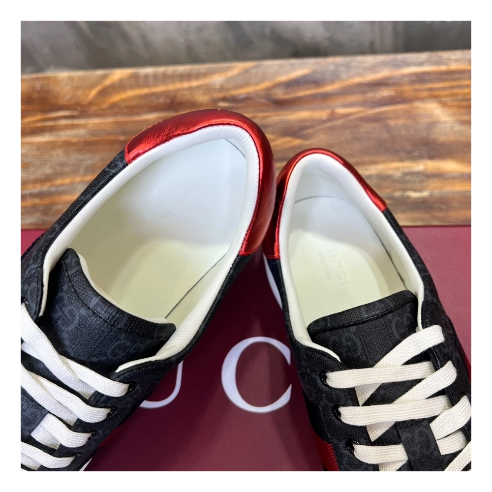 FashionStatement,GUCCI,IconicStyle,ItalianCraftsmanship,LuxuryFootwear,SNEAKER