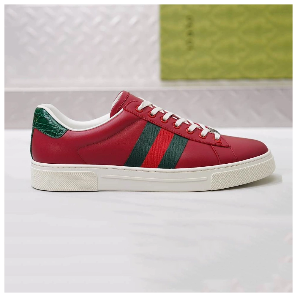 FashionStatement,GUCCI,IconicStyle,ItalianCraftsmanship,LuxuryFootwear,SNEAKER