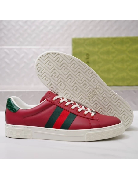 FashionStatement,GUCCI,IconicStyle,ItalianCraftsmanship,LuxuryFootwear,SNEAKER