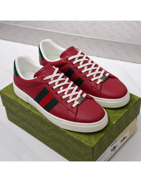 FashionStatement,GUCCI,IconicStyle,ItalianCraftsmanship,LuxuryFootwear,SNEAKER