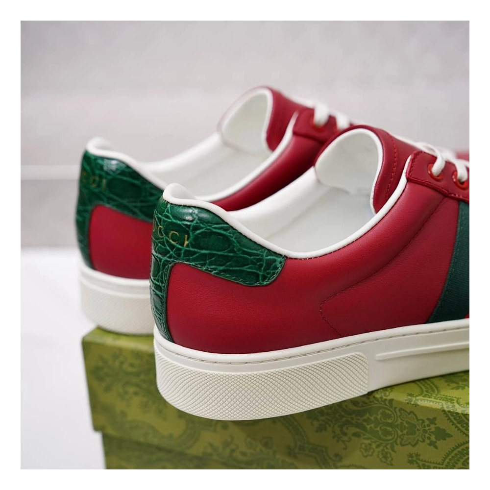 FashionStatement,GUCCI,IconicStyle,ItalianCraftsmanship,LuxuryFootwear,SNEAKER