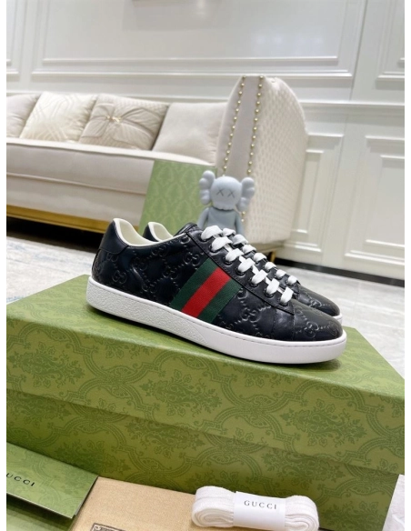 FashionStatement,GUCCI,IconicStyle,ItalianCraftsmanship,LuxuryFootwear,SNEAKER