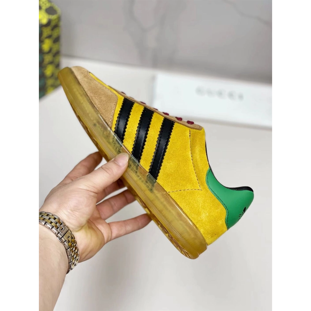 FashionStatement,GUCCI,IconicStyle,ItalianCraftsmanship,LuxuryFootwear,SNEAKER